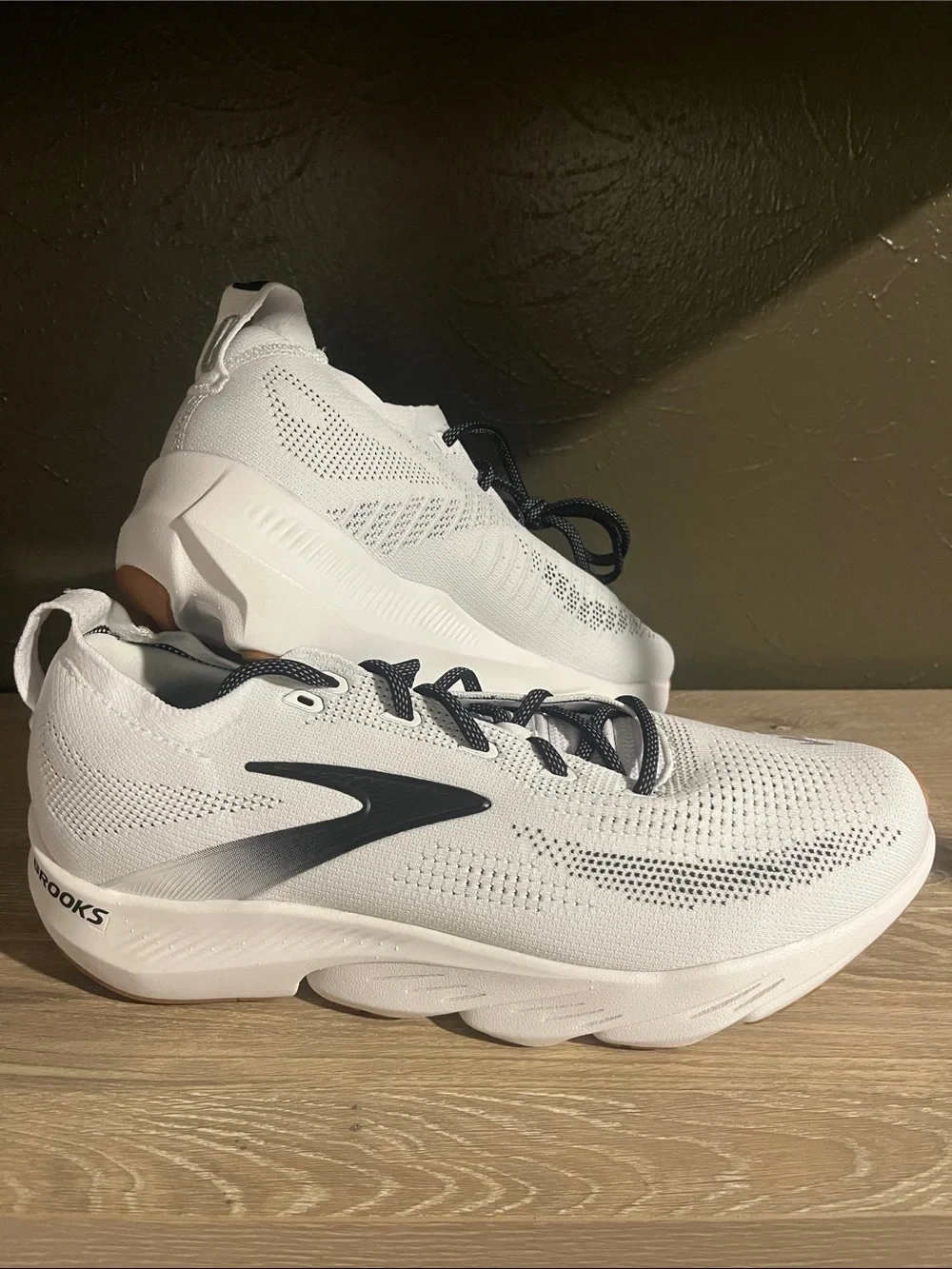 Men’s Size 13 Brooks Glycerin Flex Running Shoes - White/Black/Gum Colorway